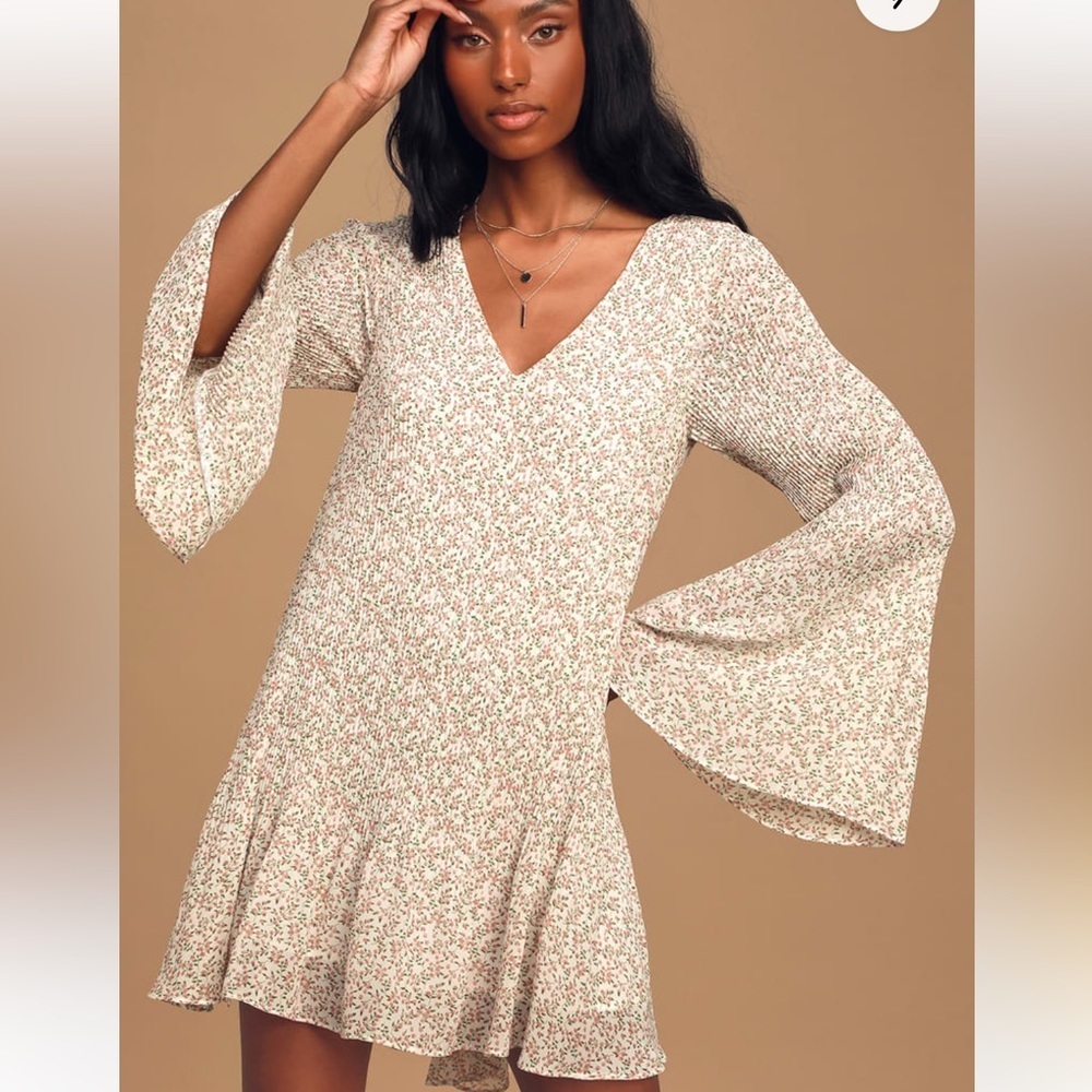 Lulu’s Isn't That Sweet? Ivory Floral Print Pleated Swing Dress Size M EUC h0300
